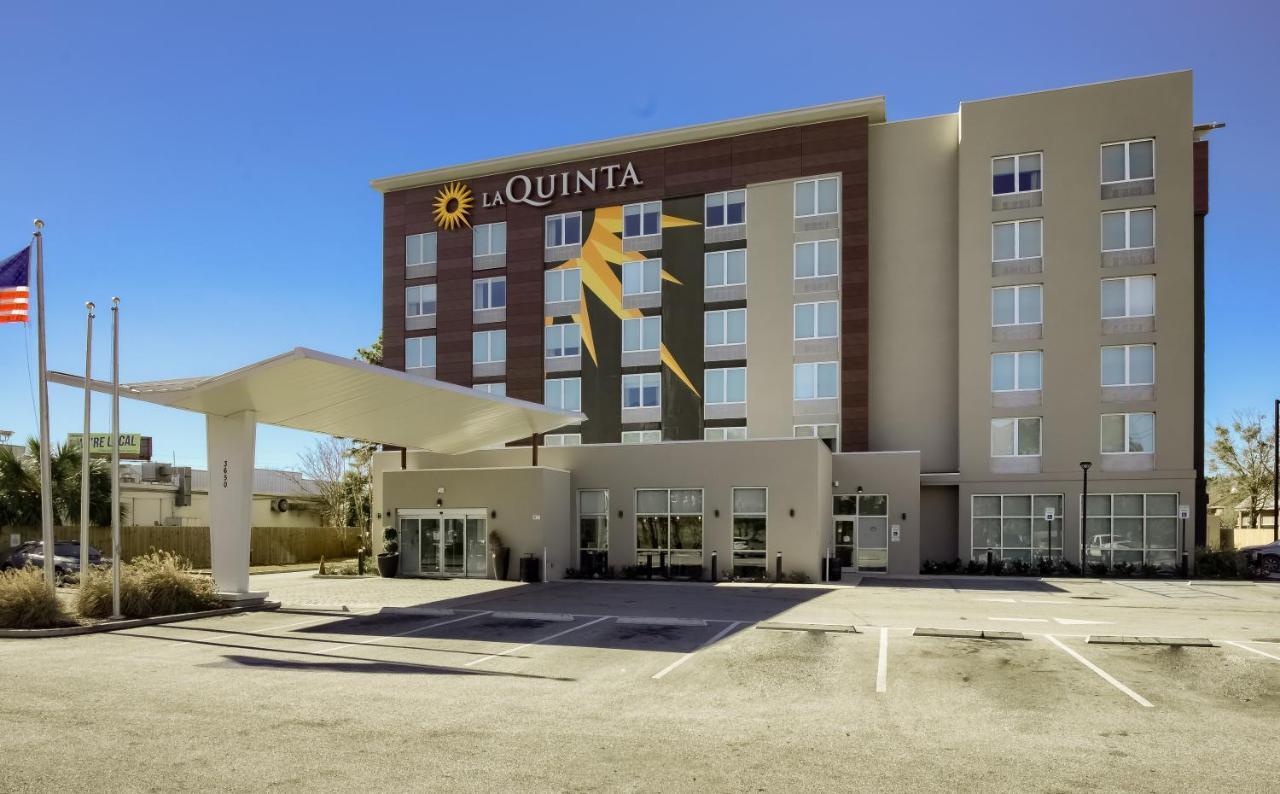 La Quinta By Wyndham Mobile Hotel Exterior photo