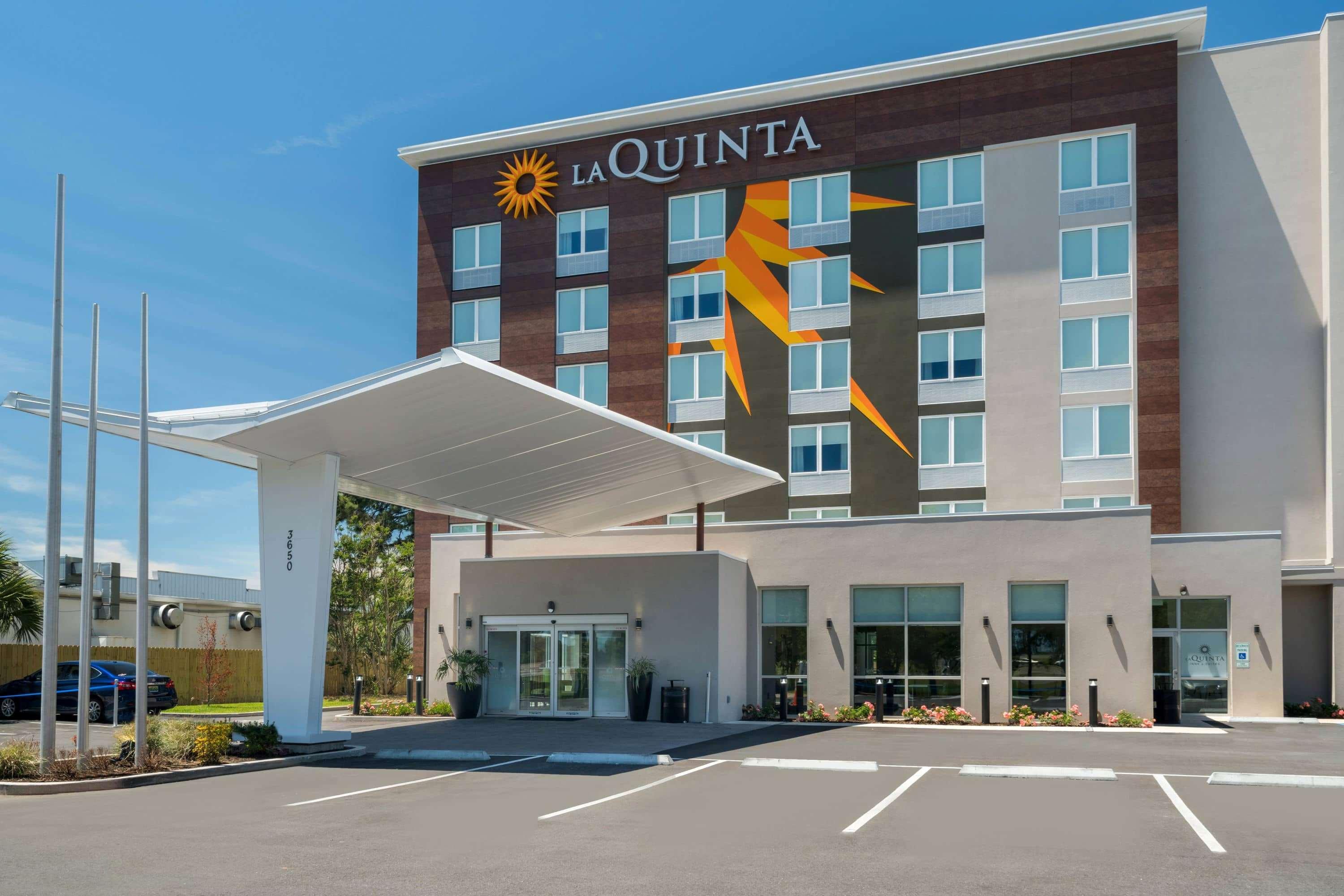 La Quinta By Wyndham Mobile Hotel Exterior photo