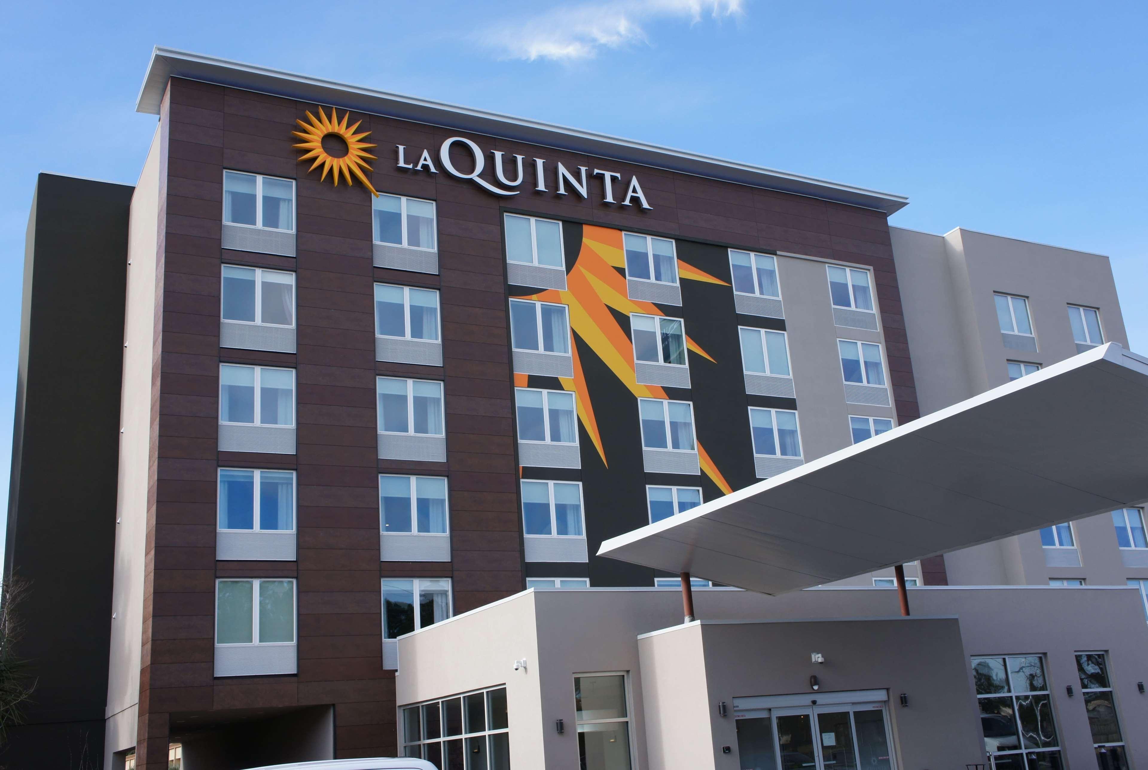 La Quinta By Wyndham Mobile Hotel Exterior photo