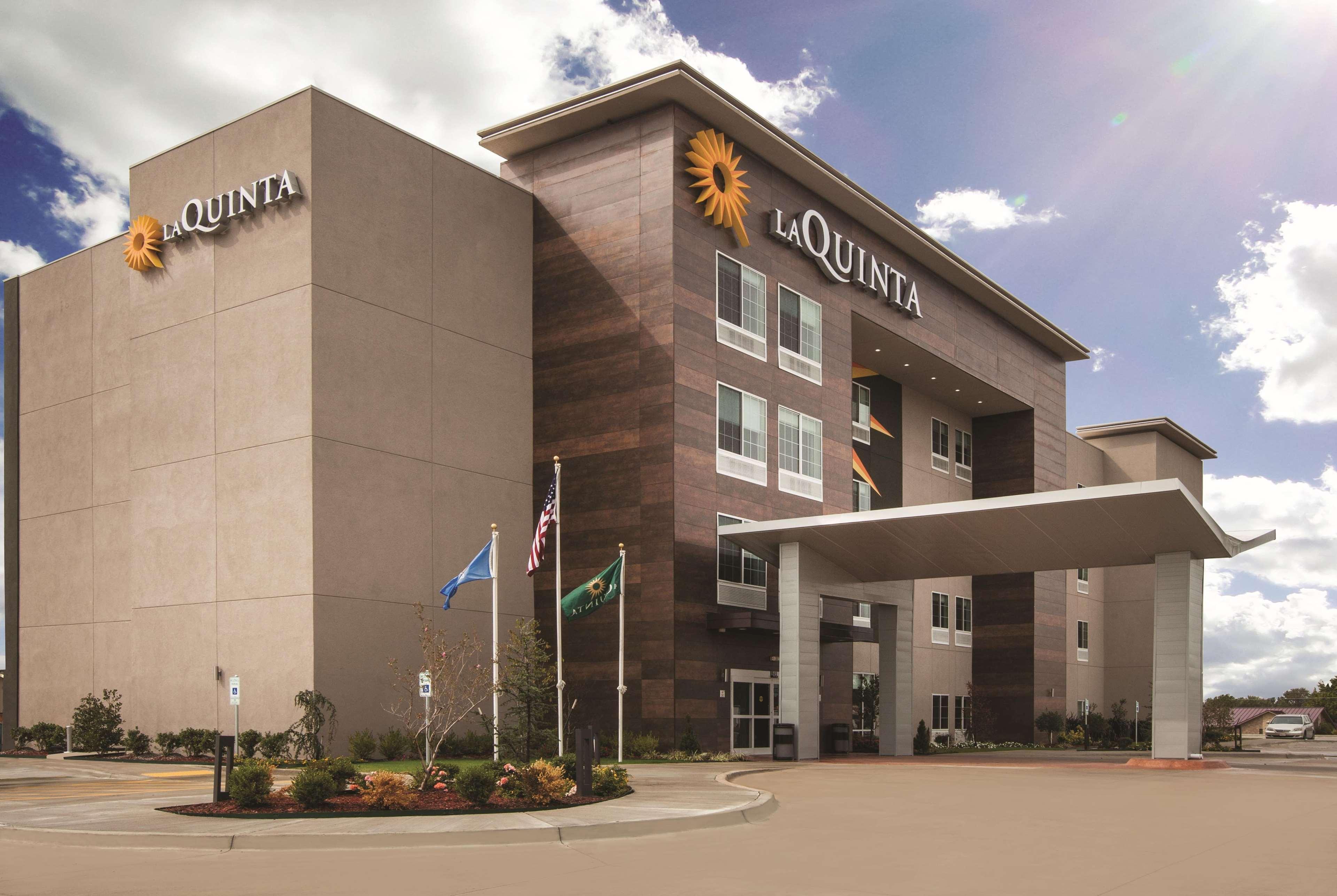 La Quinta By Wyndham Mobile Hotel Exterior photo