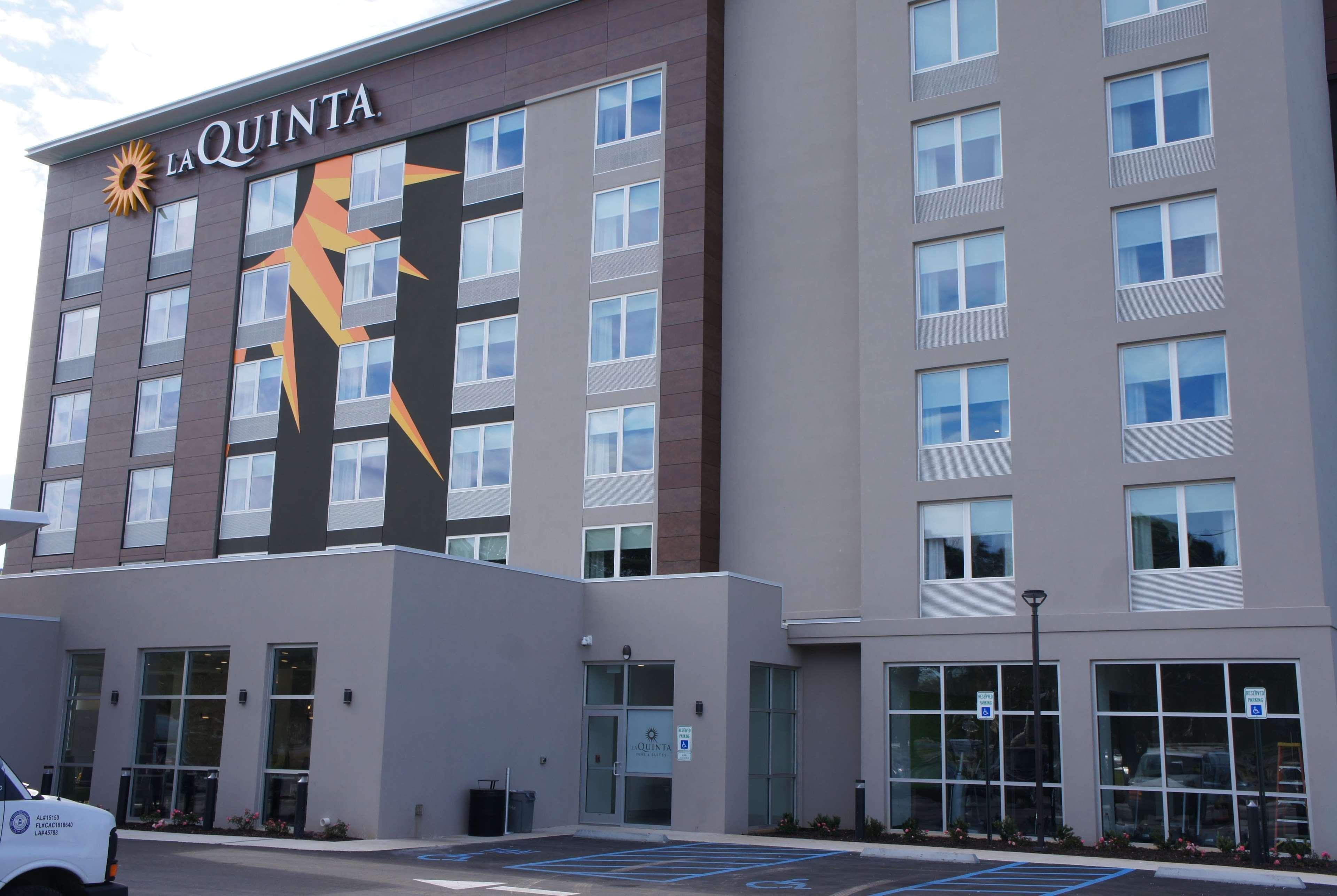 La Quinta By Wyndham Mobile Hotel Exterior photo